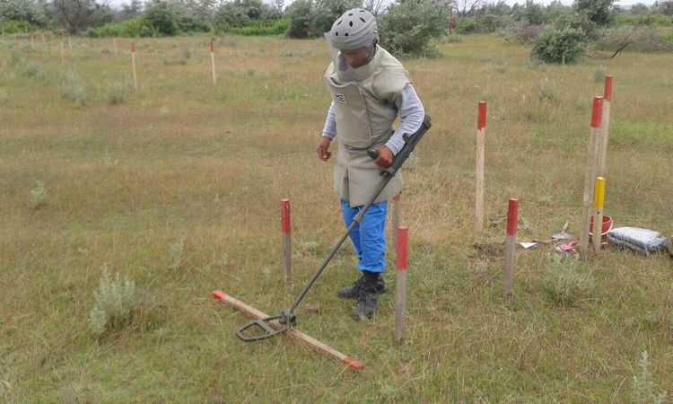 Düşmənin hücumu nəticəsində ANAMA-nın əməkdaşı yaralandı