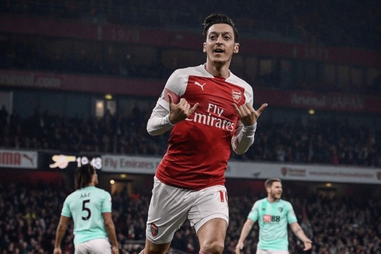 Məşhur futbolçu Azərbaycana dəstək verib - FOTO