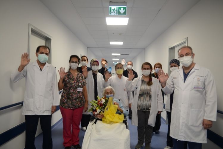 Koronavirusa qalib gələn 93 yaşlı qadın - YENİDƏN DOĞULMUŞ...