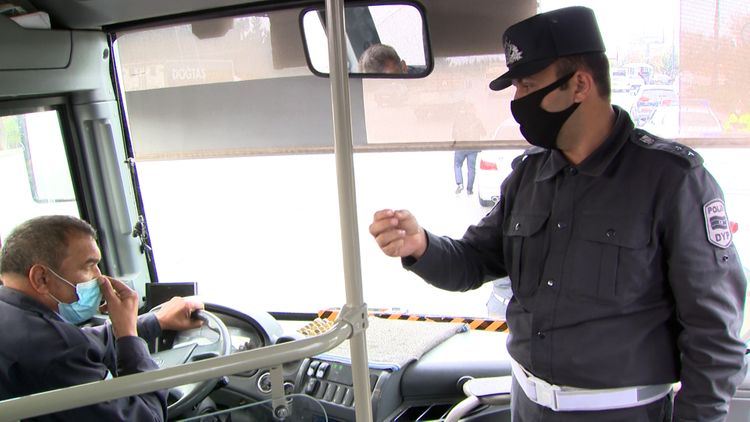 Avtobusda maskadan istifadə etməyənlərə qarşı reyd keçirildi - FOTO