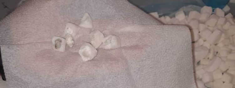 Türmədəki dostuna qəndin içində narkotik vermək istədi