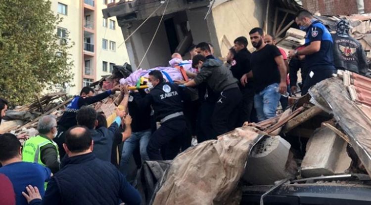 İzmirdə dağıntılar altından 100 nəfər xilas edilib