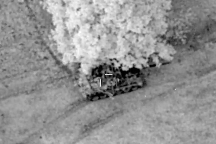 MN: Düşmənin döyüş texnikası və canlı qüvvəsi məhv edilib - VİDEO