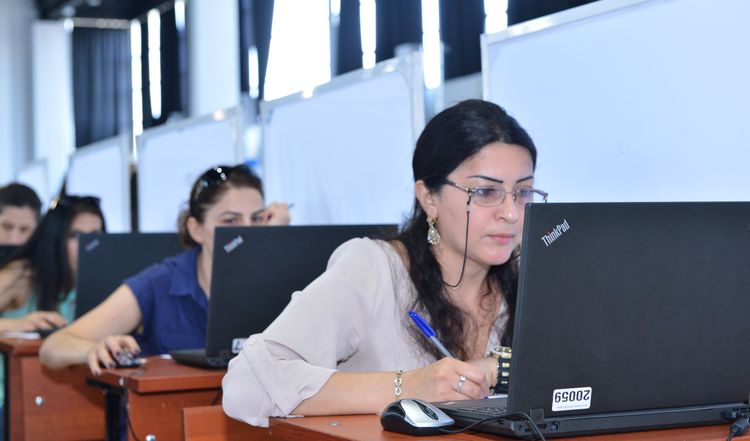 Bu gün 3 330 namizəd müəllim olmaq üçün imtahan verir