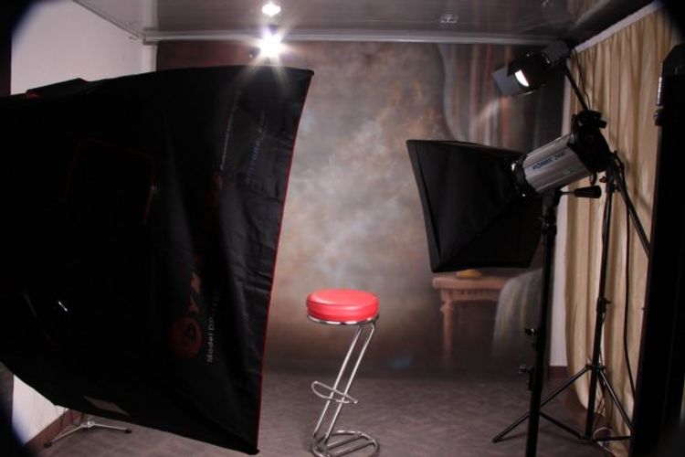 Bakıda studiyadan pul oğurlandı