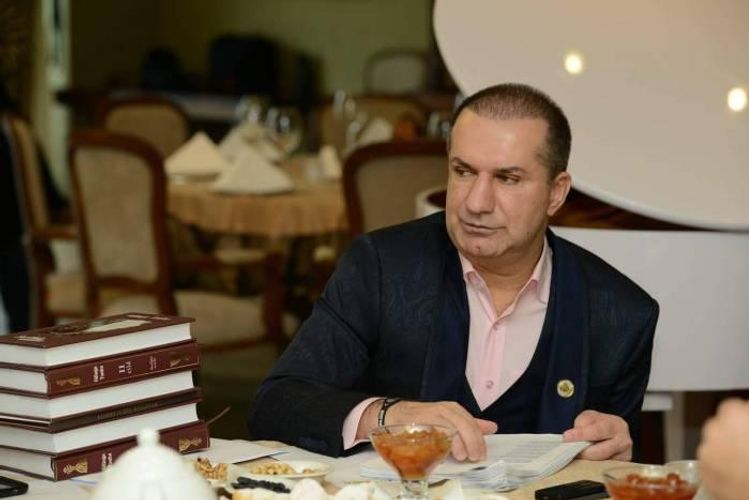 Azərbaycanlı xeyriyyəçi sayt redaktorlarını məhkəməyə verib