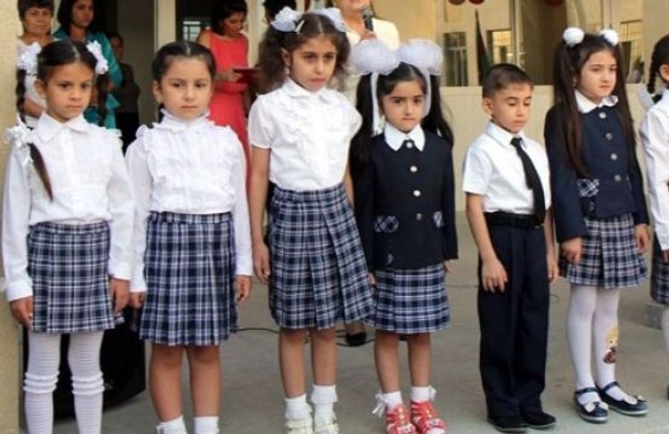 Bu il məktəbli formaları fərqli satılır - AÇIQLAMA