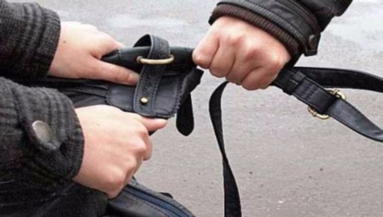 Keçmiş məhkum qadına qarşı soyğunçuluq etdi 