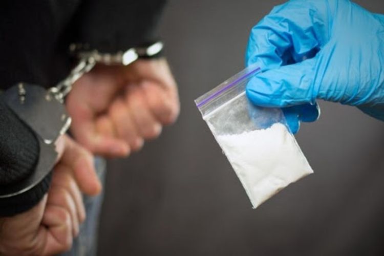 Maşından 1 kilodan çox heroin tapıldı