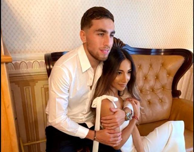 Millimizin türk əsilli yarımmüdafiəçisi azərbaycanlı xanımla nişanlanıb - FOTO - VİDEO