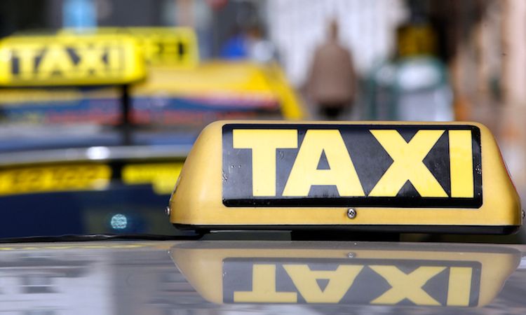 Sumqayıtda taksi sürücüsünə qarşı soyğunçuluq edildi