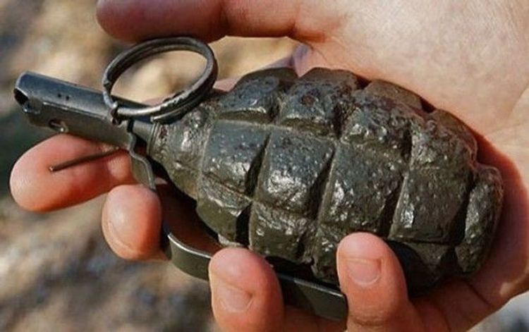 Maşından qumbara tapıldı