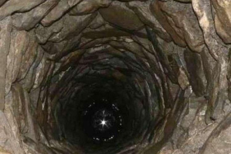 Bakıda at kanalizasiyaya düşdü