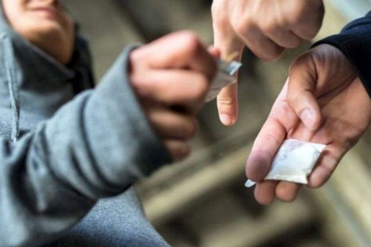 İki narkotik alverçisi tutuldu