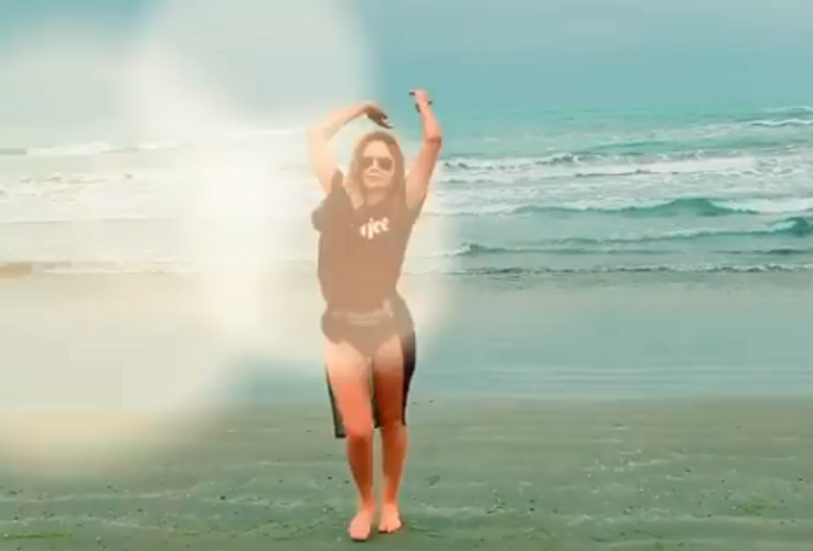 Azərbaycanlı müğənni çimərlik geyimində: "Anormal ildi"  - VİDEO