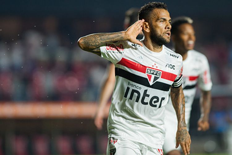 Dünyanın ən titullu futbolçusu Avropaya qayıdır