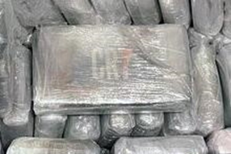 Məşhur futbolçunun loqosu olan narkotik ələ keçirildi -  FOTO 