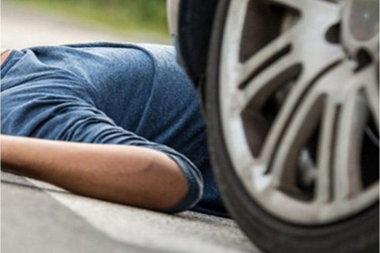 Sabiq prokurorluq işçisini maşın vurub öldürdü