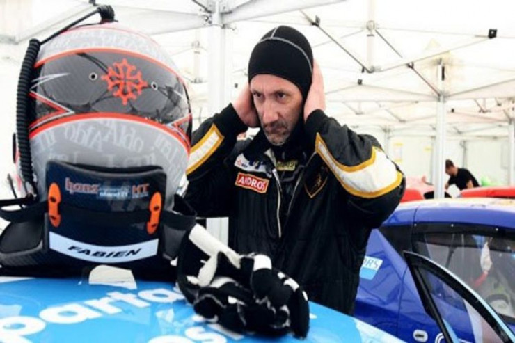 Futboldan başqa sahəyə işləməyə gedənlər:  inşaatçı, musiqiçi... 