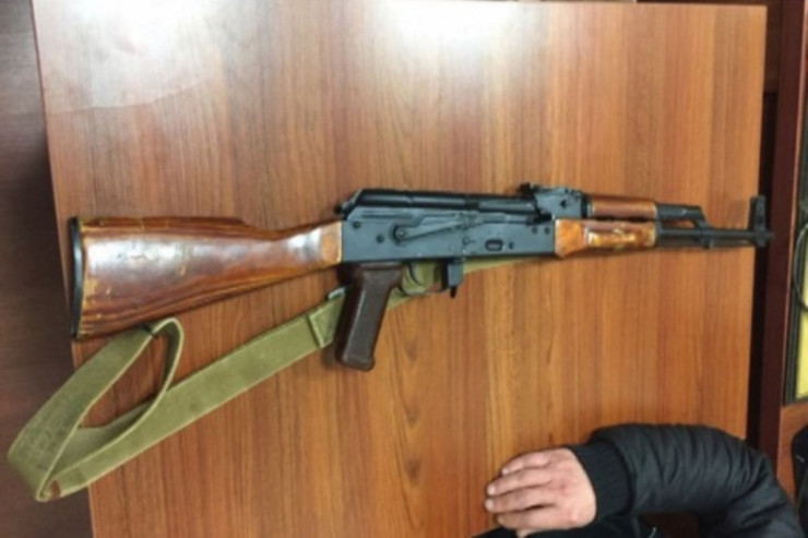 Məktəbin silahları oğurlandı -  BAKIDA 