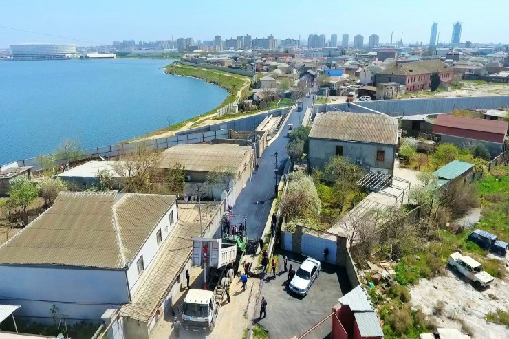 Nərimanov rayonunda Şahmar Ələkbərov küçəsi təmir olunur