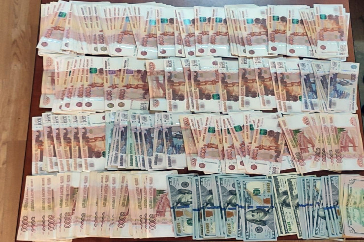 Külli miqdarda xarici valyutanı Azərbaycandan çıxartmaq istədilər