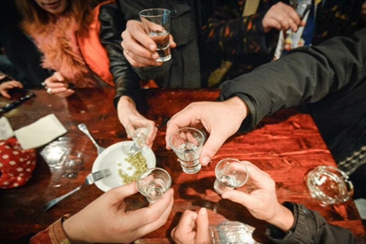 Spirtli içki sevənlərin DİQQƏTİNƏ  - yalnız ömrü  qısaltmır...