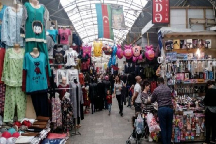 Bakıda ticarət mərkəzi  QARƏT OLUNDU 