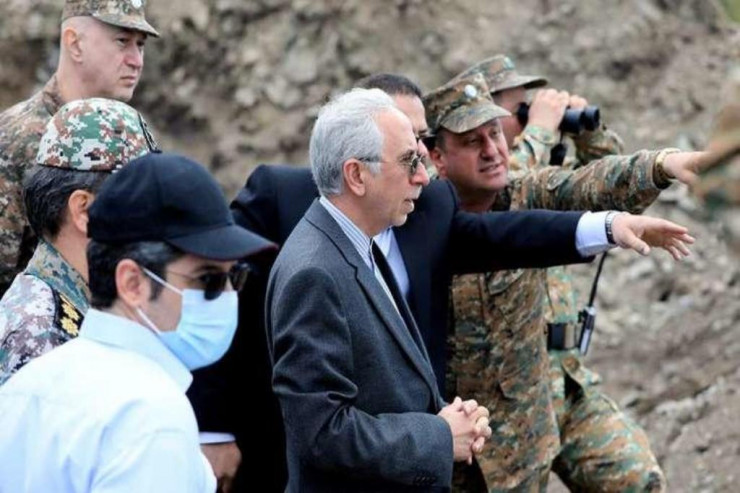 Hara baxırsan, ay səfir? -  ŞƏRH 