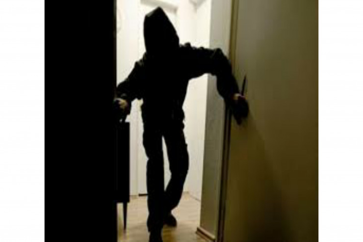 Ev qarət olundu: 3210 manatlıq... 