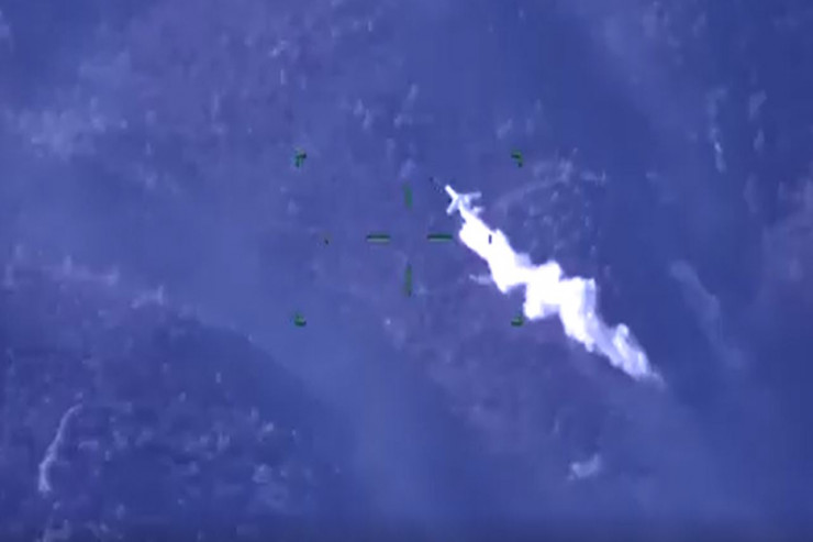 Yanğını söndürməyə çalışan təyyarə