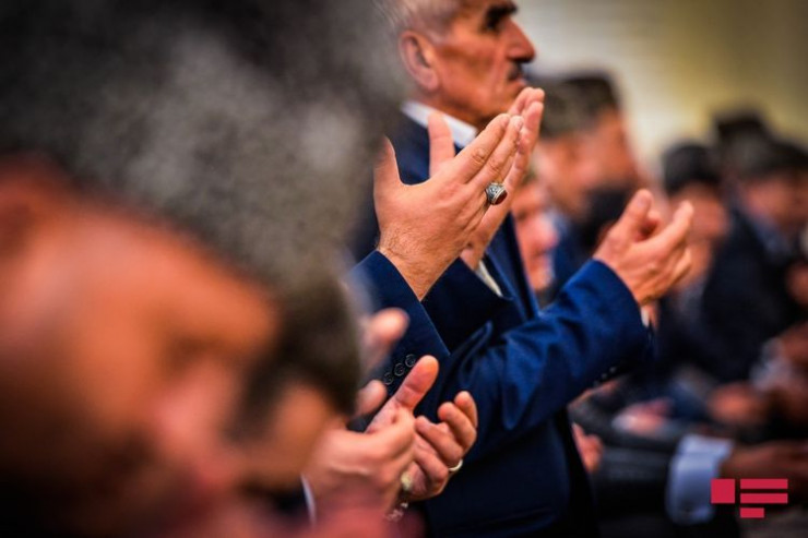 İnsanları dini mərasimlərə çağıran şəxsə XƏBƏRDARLIQ 