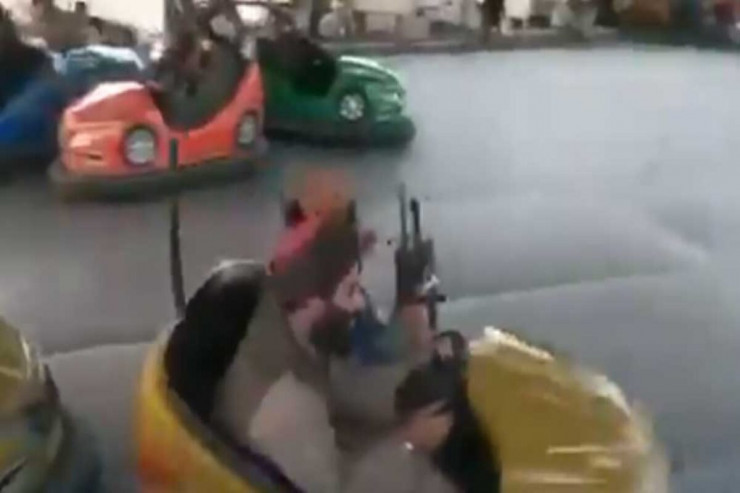 Taliban üzvləri Kabildə belə əylənir - VİDEO 