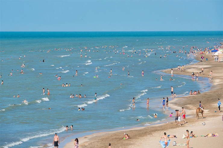 Bakıda çimərlikdə  45 min manatlıq oğurluq  