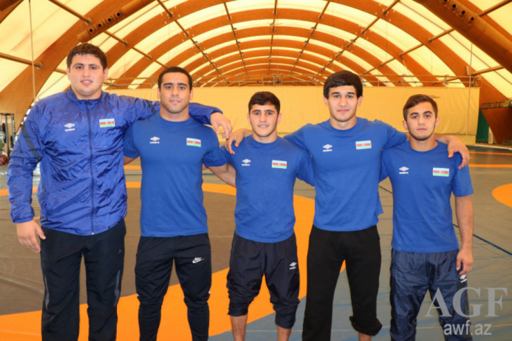 İki güləşçimiz dünya çempionatının yarımfinalında