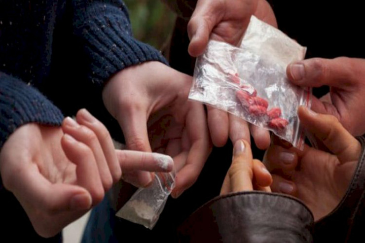 "Şüşə" satanlar belə tutuldu - FOTO 