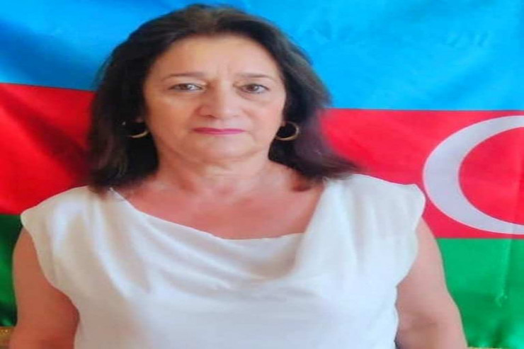 ibtidai sinif müəllimi Həsənova Gülzar