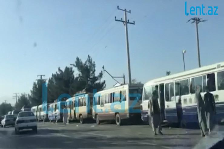 "Qapılar bağlanıb, icazə yoxdur, avtobuslar gözləyir" - Kabildən Lent.az-a  CANLI BAĞLANTI 