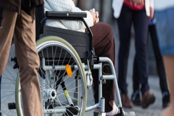 Qızı ölən Xalq artistinin ayaqları tutuldu -  FOTO 