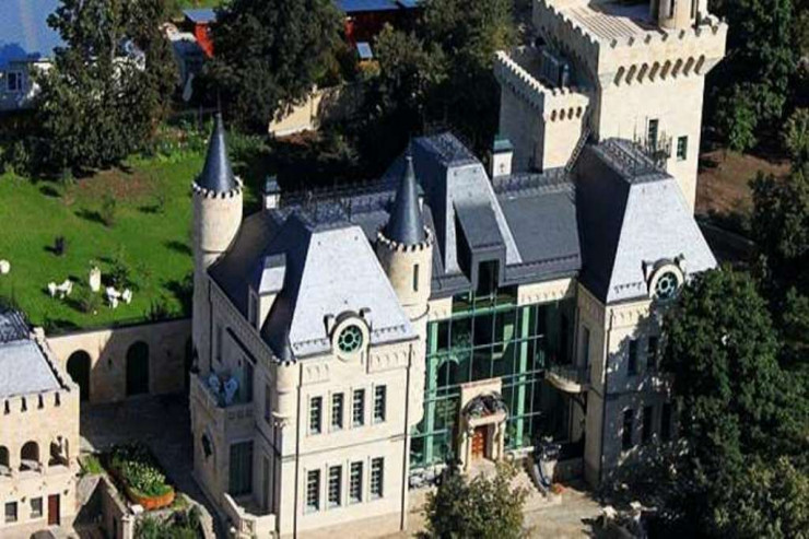 Məşhur müğənni elə bir  QƏSR   aldı ki...