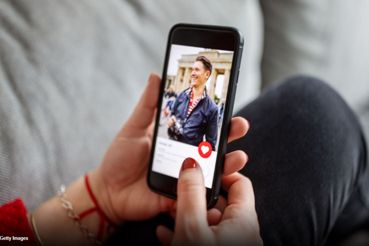 Saytda tanışlıq gənc oğlana 3.5 milyona başa gəldi