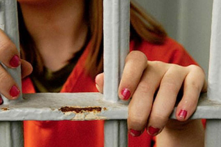 Qadın kişilərlə birləşib 14 minlik oğurluq etdi