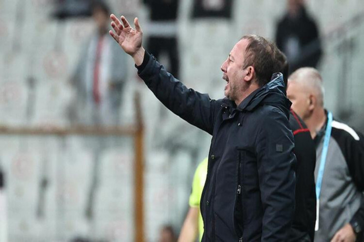 “Beşiktaş”ın baş məşqçisi istefa verdi