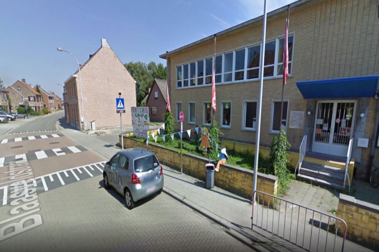 14 yaşlı qızı məktəbin qarşısında görüşə çağırdı, sonra...