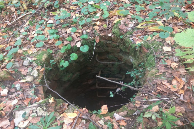 Bakıda kişi qazdığı  quyuya düşdü  