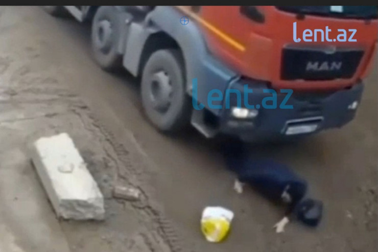 Qadının üstündən yük maşını keçdi - HEYRƏTAMİZ GÖRÜNTÜLƏR 