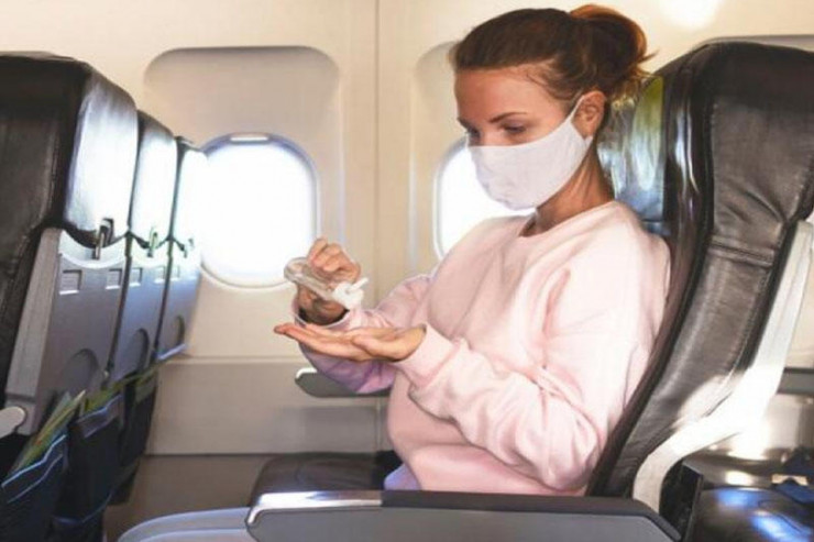 "Sənin üzün koronavirusa oxşayır" -Təyyarədə dava 