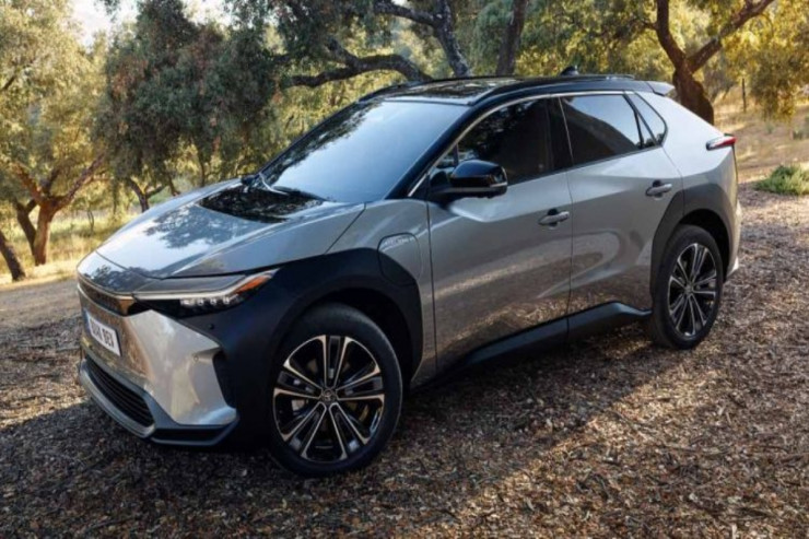 “Toyota” onlarla elektrik avtomobili təqdim edəcək