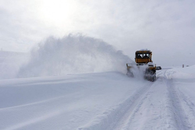 Azərbaycanda bu yolları buz bağladı: -20 dərəcə şaxta 