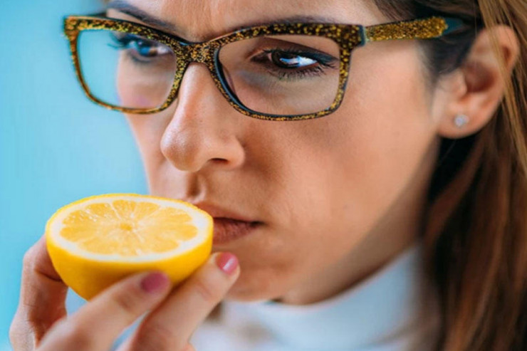 COVID-ə yoluxanlarda iy və dadbilmə nə vaxt bərpa olunur? - CAVAB 